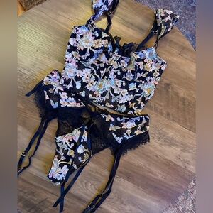 *Victoria Secret* Dream Angels corset garter Floral Lace Set - 34DD M/L XL